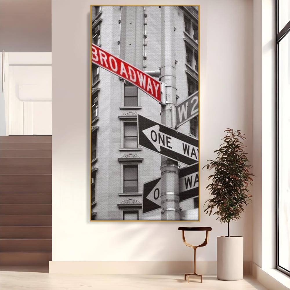 Tablou canvas cu tablou canvas cu indicatorul broadway, in rama de aluminiu auriu